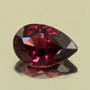 UmbaliteGarnet pear 9.4x6.2x4.4mm 1.95cts N ug1561