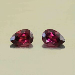 UmbaliteGarnet pear pair 10.0x7.0mm 4.65cts N ug1429 scaled 1