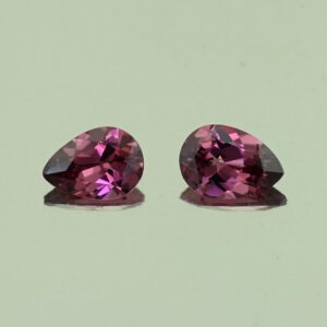 UmbaliteGarnet pear pair 7.0x5.0mm 1.57cts N ug1061