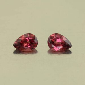 UmbaliteGarnet pear pair 7.1x5.1mm 1.66cts N ug1425 scaled 1