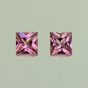 UmbaliteGarnet princess pair 4.0mm 0.76cts N ug1068