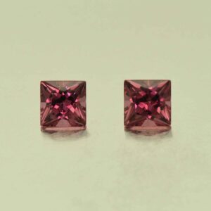 UmbaliteGarnet princess pair 4.4mm 1.15cts N ug647