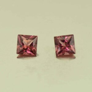 UmbaliteGarnet princess pair 4.5mm 1.10cts N ug648