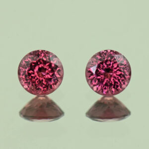 UmbaliteGarnet round pair 5.0mm 1.19cts N ug1257