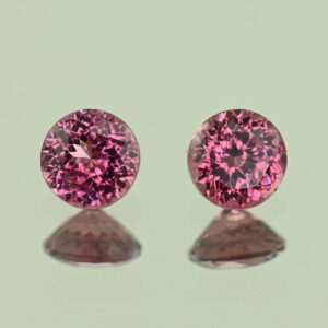 UmbaliteGarnet round pair 5.0mm 1.23cts N ug1269