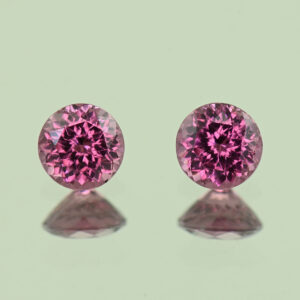 UmbaliteGarnet round pair 5.0mm 1.24cts N ug1270