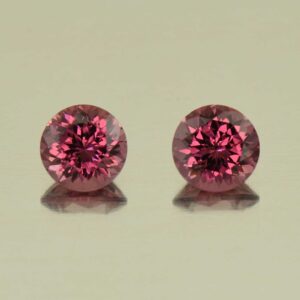 UmbaliteGarnet round pair 5.0mm 1.24cts N ug698