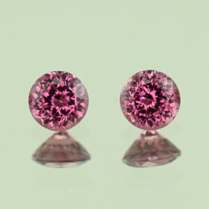 UmbaliteGarnet round pair 5.0mm 1.25cts N ug1271