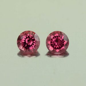 UmbaliteGarnet round pair 5.0mm 1.26cts N ug1116 scaled 1
