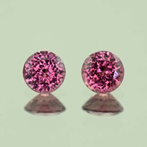UmbaliteGarnet round pair 5.5mm 1.59cts N ug1285