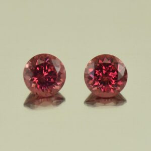 UmbaliteGarnet round pair 5.5mm 1.62cts N ug777