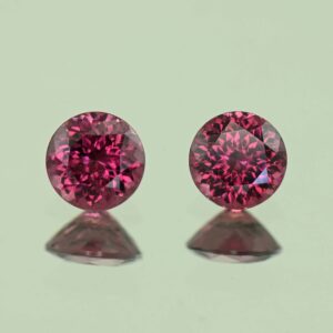 UmbaliteGarnet round pair 5.6mm 1.59cts N ug1293