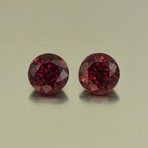 UmbaliteGarnet round pair 8.0mm 5.08cts N ug348
