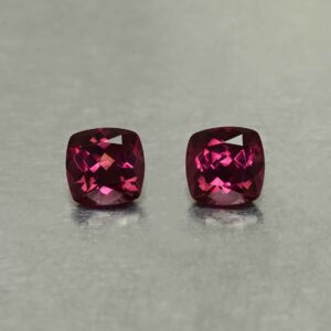 UmbaliteGarnet sq cush pair 6.0mm 2.42cts N ug1301