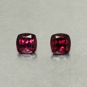 UmbaliteGarnet sq cush pair 6.5mm 3.27cts N ug1302
