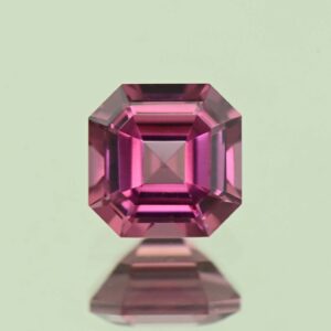 UmbaliteGarnet sq eme cut 6.0mm 1.29cts N ug871
