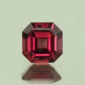 UmbaliteGarnet sq eme cut 6.5mm 1.54cts N ug873
