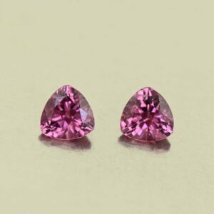 UmbaliteGarnet trill pair 4.5mm 0.80cts N ug1373