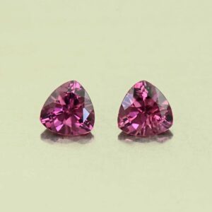 UmbaliteGarnet trill pair 5.6mm 1.37cts N ug1443