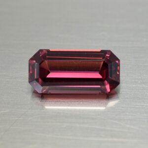 Umbalite eme cut 11.0x5.3mm 2.66cts ug513