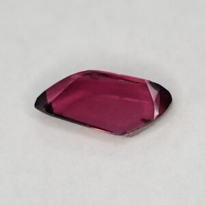 Umbalite freeform 12.0x6.3mm 3.52cts a ug620