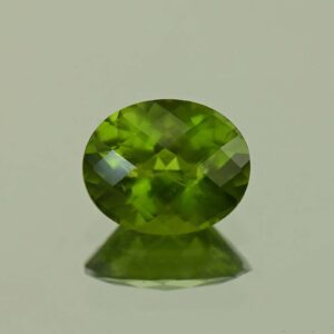 Vesuvianite ch oval 10.8x8.3mm 3.37cts N vs118