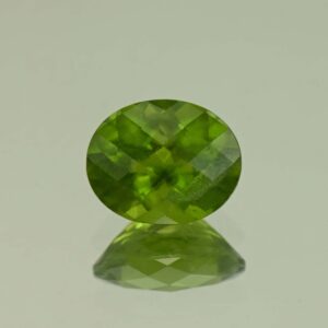Vesuvianite ch oval 11.1x9.1mm 3.90cts N vs173