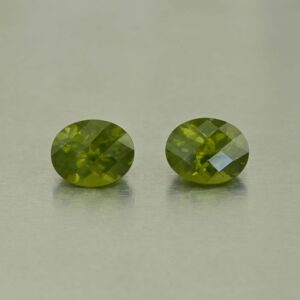 Vesuvianite ch oval pair 10.0x8.1mm 5.76cts N vs253 scaled 1