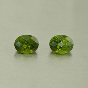 Vesuvianite ch oval pair 9.1x7.1mm 4.31cts N vs252