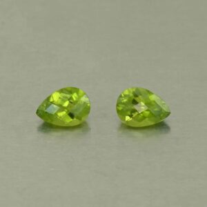 Vesuvianite ch pear pair 7.0x5.0mm 1.53cts N vs276
