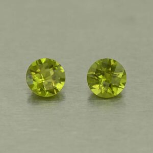 Vesuvianite ch round pair 4.0mm 0.52cts N vs284 SOLD