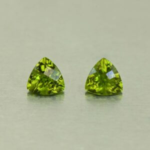 Vesuvianite ch trill pair 5.2mm 1.03cts N vs304