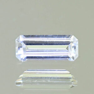 WhiteZircon eme cut 7.0x3.0mm 0.67cts N zn8041