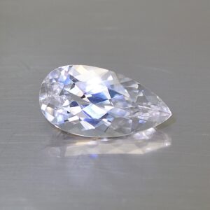 WhiteZircon pear 17.0x9.0mm 8.77cts H zn652