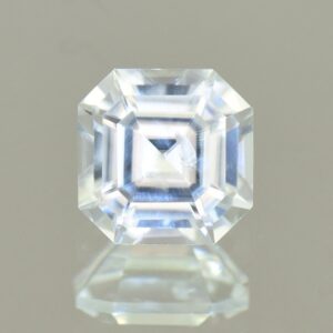 WhiteZircon sq eme cut 7.0mm 2.46cts H zn5693