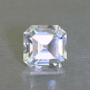 WhiteZircon sq eme cut 8.1mm 4.25cts H zn6685