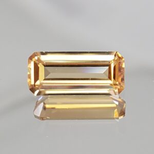 YellowZircon eme cut 11.1x5.1mm 2.39cts H zn1826