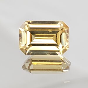 YellowZircon eme cut 9.9x6.7mm 3.60cts H zn1819