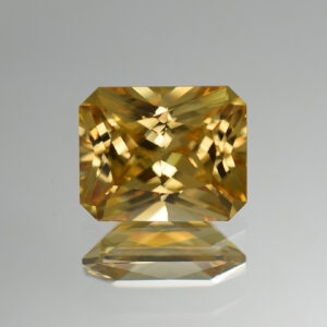 YellowZircon radiant 10.1x8.1mm 4.90cts H zn1570 b crop