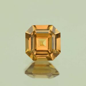 YellowZircon sq eme cut 6.9mm 2.28cts N zn7641