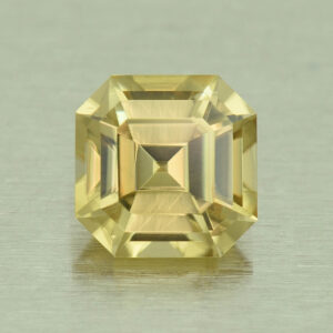 YellowZircon sq eme cut 7.4mm 2.90cts H zn5877