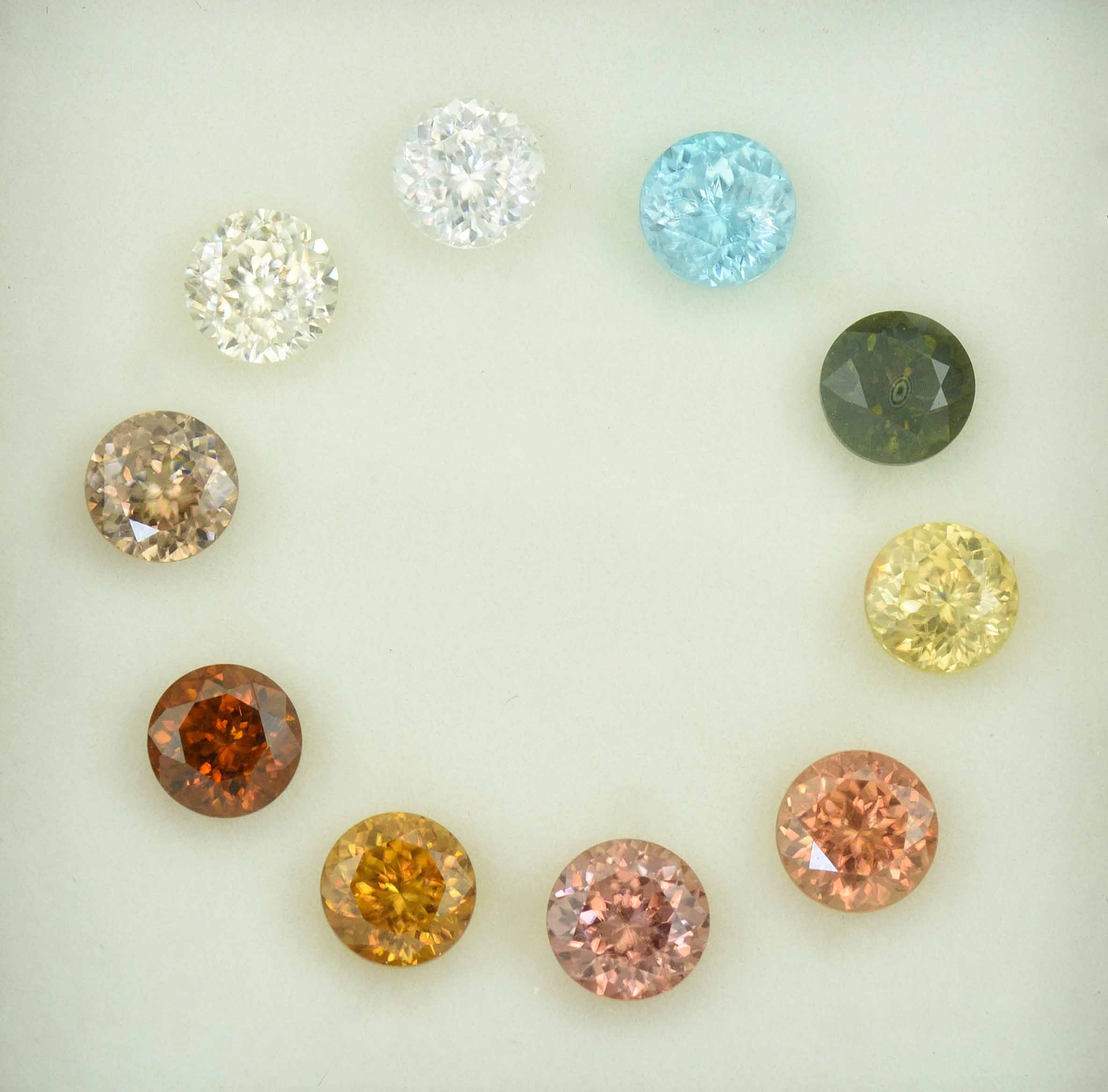 ZirconSuite round 6.0mm 13.23cts N H zn2202